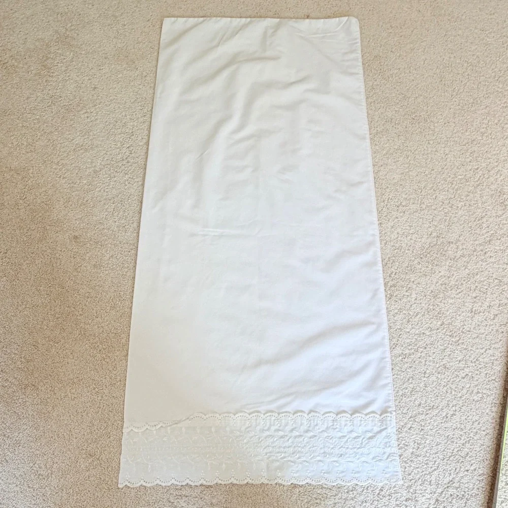 WestPoint Stevens Vintage Cream Eyelet Lace Trim Pillowcase Set of 2 Made in USA